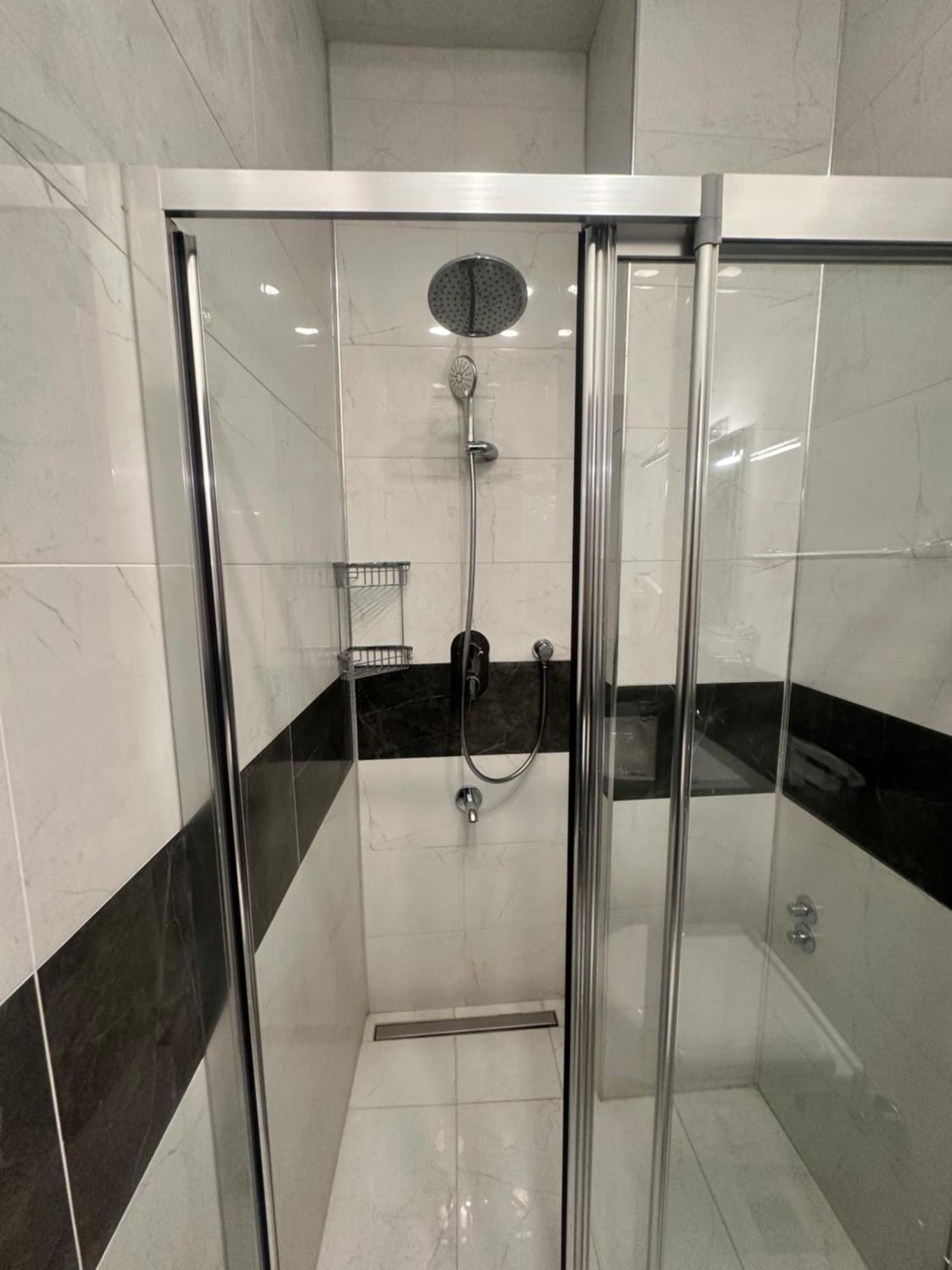 Adil Hotel