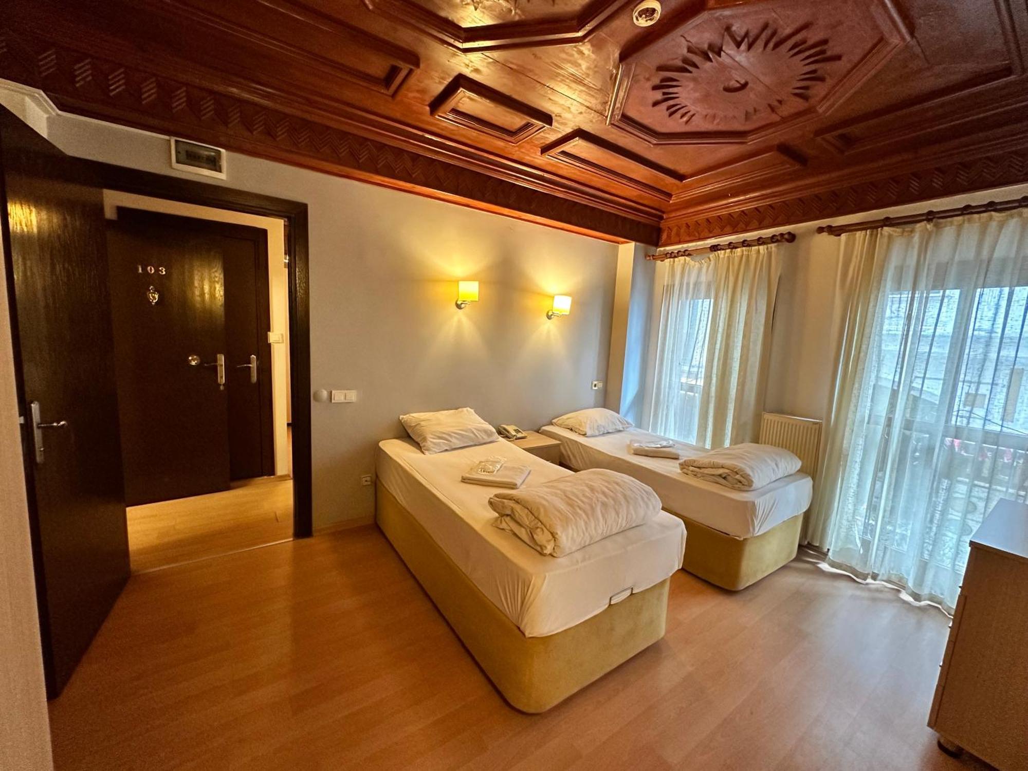Adil Hotel